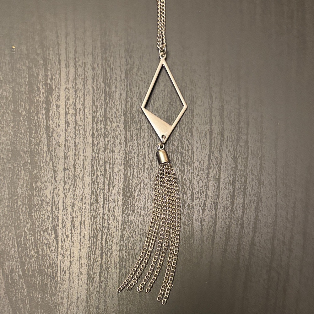Elegant Silver Geometric Pendant Necklace